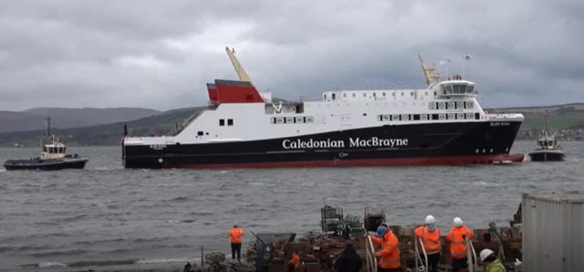 Glen Rosa on the River Clyde with two tugboats