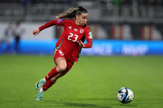 Wales' Ffion Morgan runs with the ball