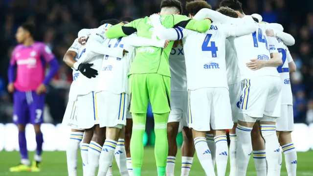 Leeds players in a huddle