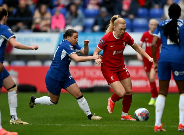 Ceri Holland of Liverpool and Fran Kirby of Chelsea