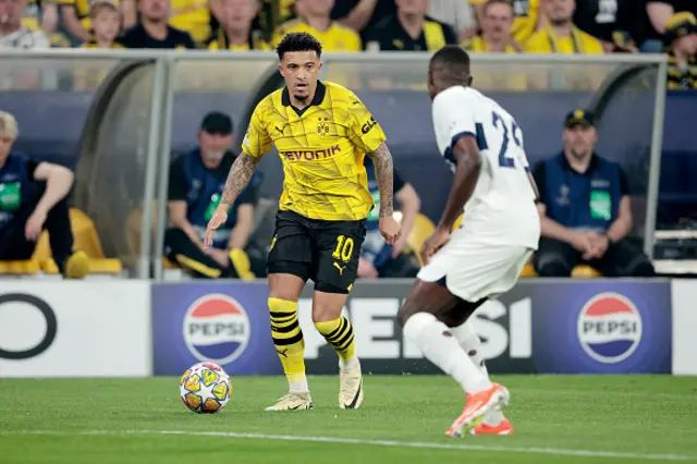 Jadon Sancho of Borussia Dortmund on the ball