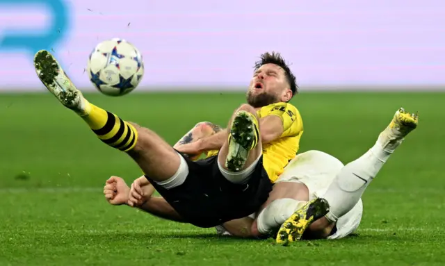 Borussia Dortmund v Paris St-Germain