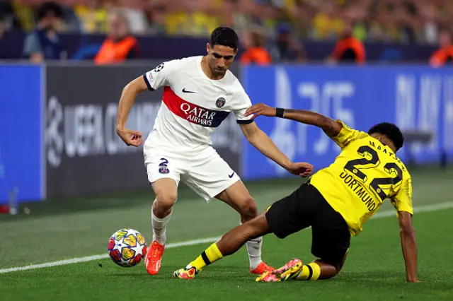 Achraf Hakimi of Paris Saint-Germain is challenged by Ian Maatsen