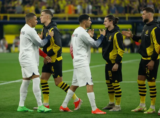 Kylian Mbappe greets Dortmund's German defender #04 Nico Schlotterbeck