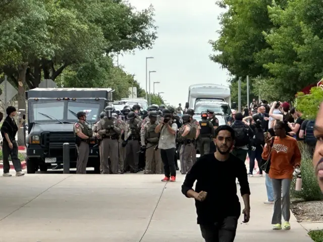 Police move in on University of Texas at Dallas protesters - BBC News