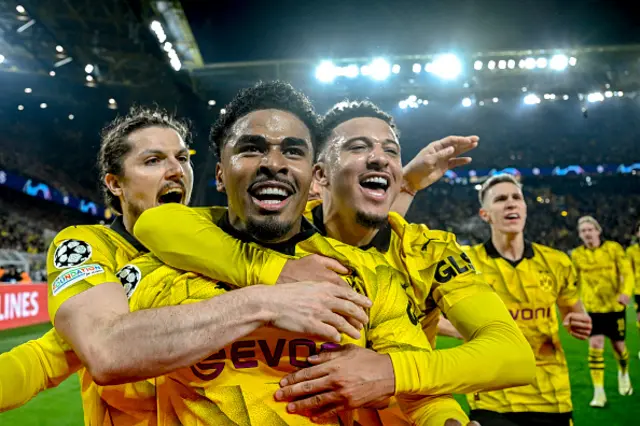 Ian Maatsen of Borussia Dortmund (C) celebrates with his teammates