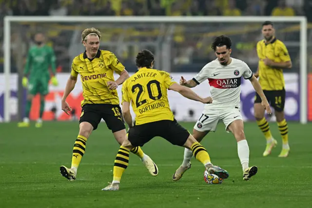 Vitinha (R), Dortmund's Austrian midfielder #20 Marcel Sabitzer