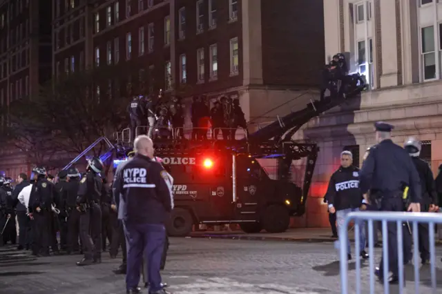 Police set up a staircase to move into the building