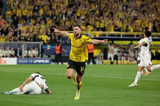 Niclas Fullkrug of Borussia Dortmund celebrates