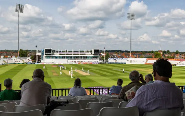 Northants v Glos crowd