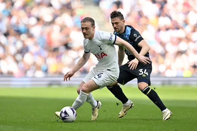 Oliver Skipp (L) fights for the ball with Burnley's Danish striker #34 Jacob Bruun Larsen