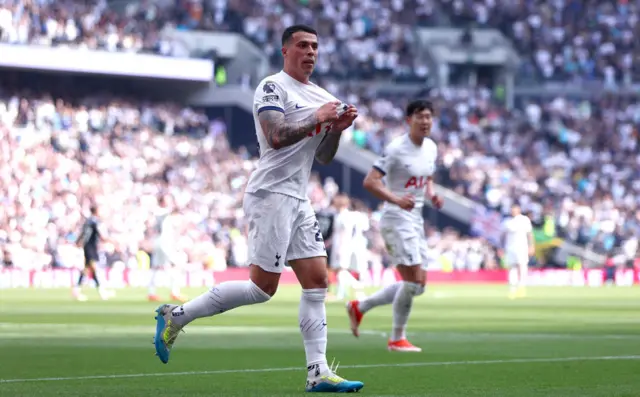 Pedro Porro scores equaliser for Tottenham against Burnley