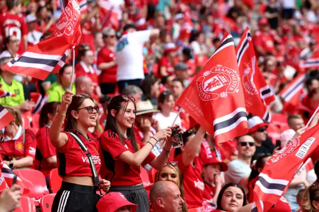 United fans wave flags