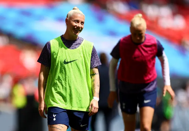 Beth England warming up for Spurs