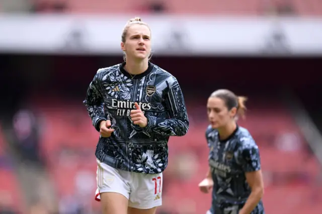 Vivianne Miedema on the pitch warming up