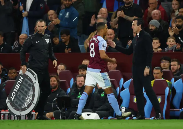 Youri Tielemans with manager Unai Emery after being substituted off