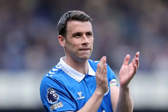 Seamus Coleman claps his hands