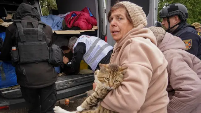 Local residents evacuating Kharkiv