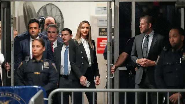 Trump's supporters return to the court