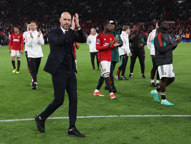 Manager Erik ten Hag of Manchester United takes part in a lap of recognition