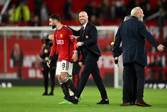 Erik ten Hag speaks to Bruno Fernandes