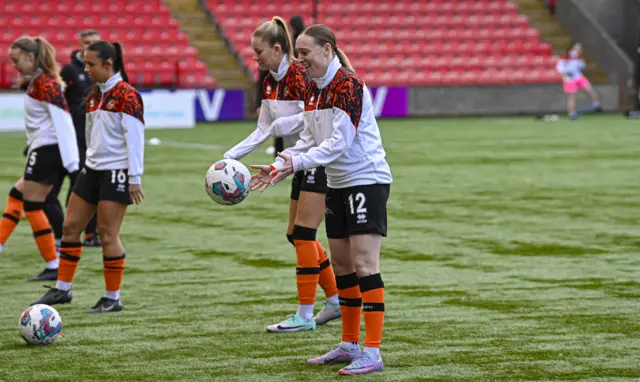 Dundee United players warming up