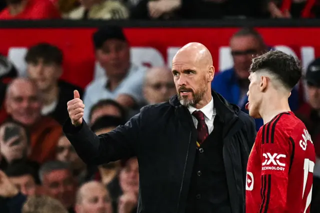 Erik ten Hag (L) speaks with Manchester United's Argentinian midfielder #17 Alejandro Garnacho