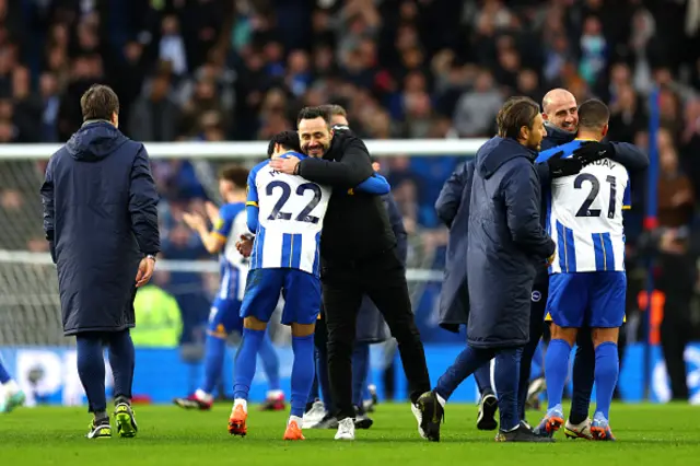 Kaoru Mitoma celebrates with Roberto De Zerbi