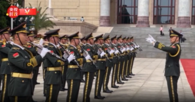 Soldiers playing instruments in front of the Great Hall