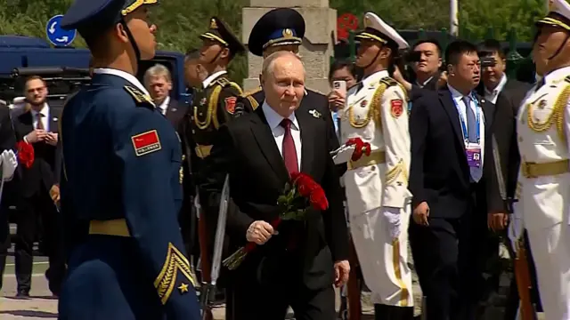 Putin laying flowers at Soviet memorial in Harbin