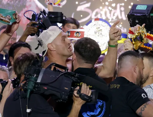 Tyson Fury shouts at Oleksandr Usyk