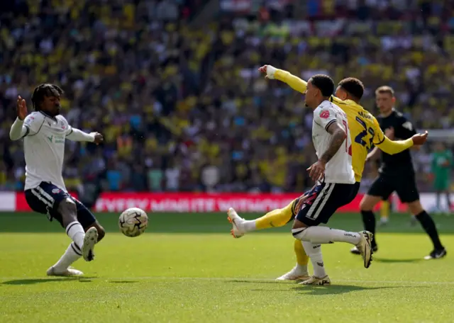 Oxford United's Josh Murphy (right) scores