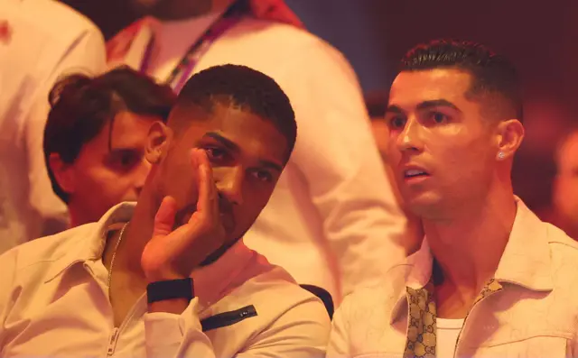 Anthony Joshua speaks to Cristiano Ronaldo at ringside