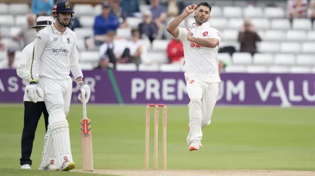 Shane Snater bowling for Essex