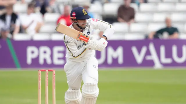 Ed Barnard batting for Warwickshire