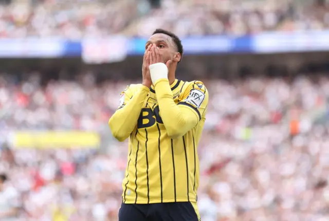 Josh Murphy of Oxford United reacts after missing a chance