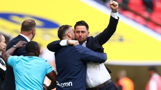 Oxford boss Des Buckingham celebrates