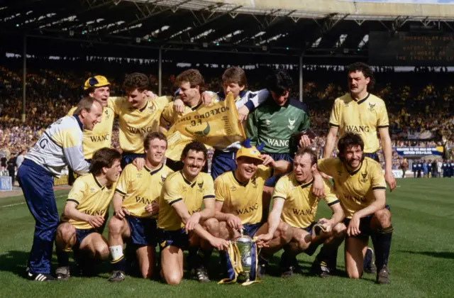 Oxford United team in 1986 after winning the "Milk Cup"