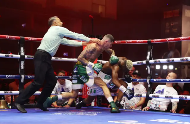 Referee jumps on Mark Chamberlain to stop him punching Joshua Oluwaseun Wahab