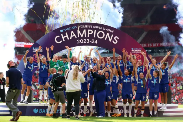 Emma Hayes, Manager of Chelsea, lifts the Barclays Women's Super League title trophy following the team's victory in the Barclays Women´s Super League match between Manchester United and Chelsea FC