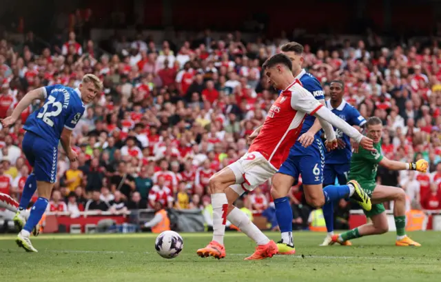 Kai Havertz of Arsenal scores his team's second goal during the Premier League match between Arsenal FC and Everton FC at Emirates Stadium