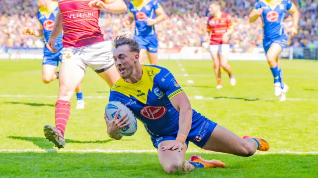 Matty Ashton scores for Warrington