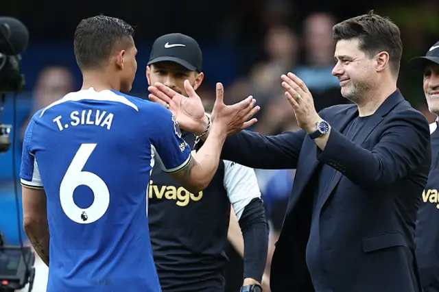 Mauricio Pochettino greets Chelsea's Brazilian defender Thiago Silva