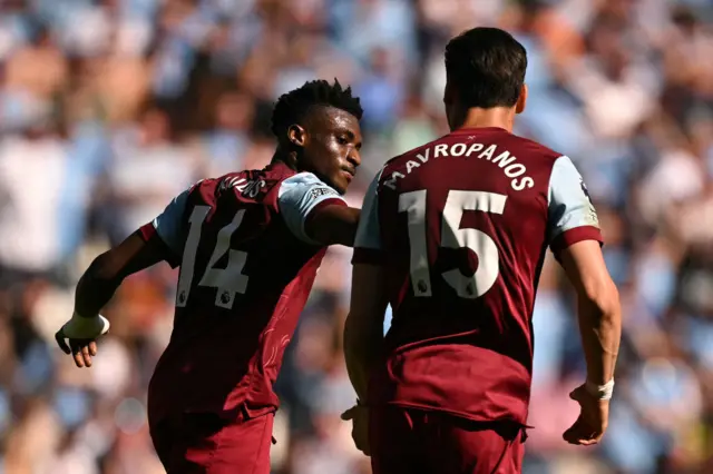 West Ham United's Ghanaian midfielder #14 Mohammed Kudus (L) celebrates scoring the team's first goal during the English Premier League football match between Manchester City and West Ham United at the Etihad Stadium in Manchester