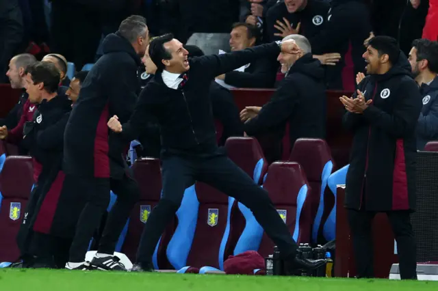 Unai Emery celebrates