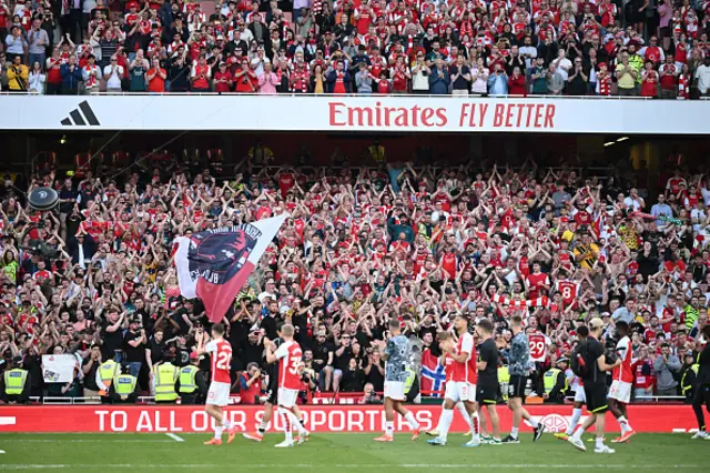 The Arsenal team thank the fans