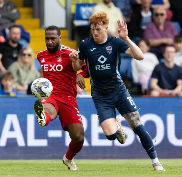 Aberdeen's Junior Hoilett and Ross County's Simon Murray