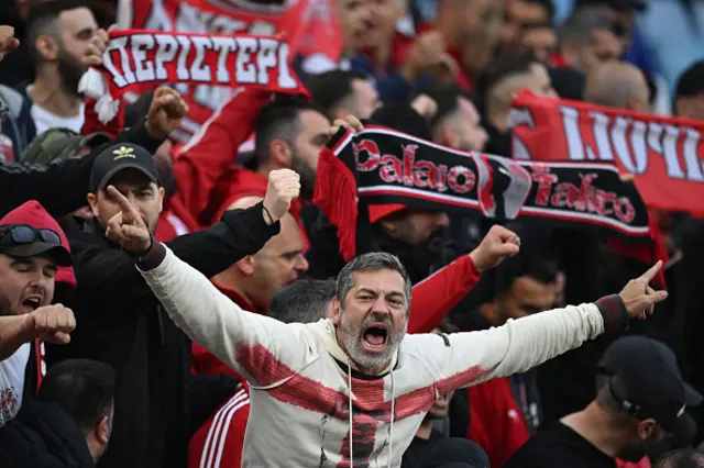 Olympiakos fans build the atmosphere