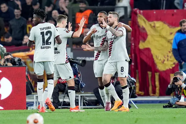 Robert Andrich of Bayer 04 Leverkusen celebrates after scoring second goal