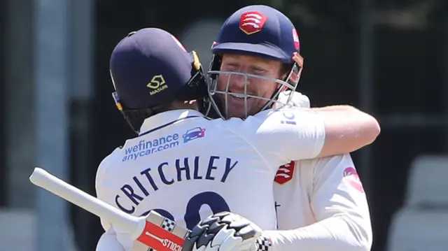 Simon Harmer hugs Matt Critchley